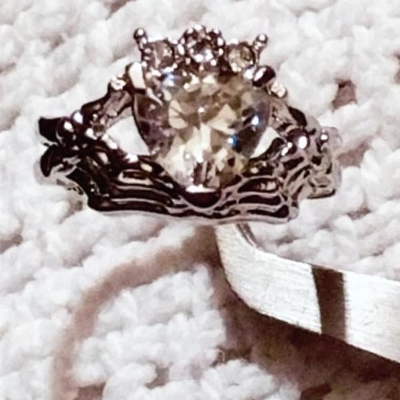 Skeleton Claddagh Ring - Picture 9 of 10